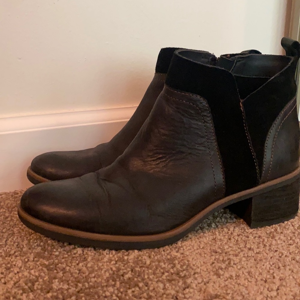 Leather black and brown Kork boots booties